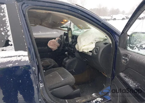 2017 Jeep Compass Sport 4X4 z USA, uszkodzony, nr VIN 1C4NJDBB9HD107156